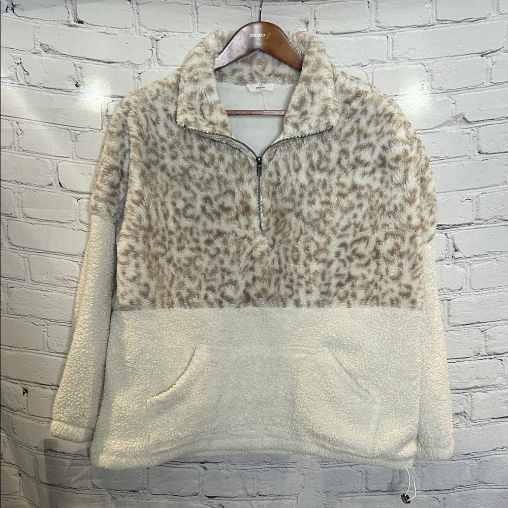 Entro Leopard Print Sherpa Pullover Size Medium Excellent Condition
